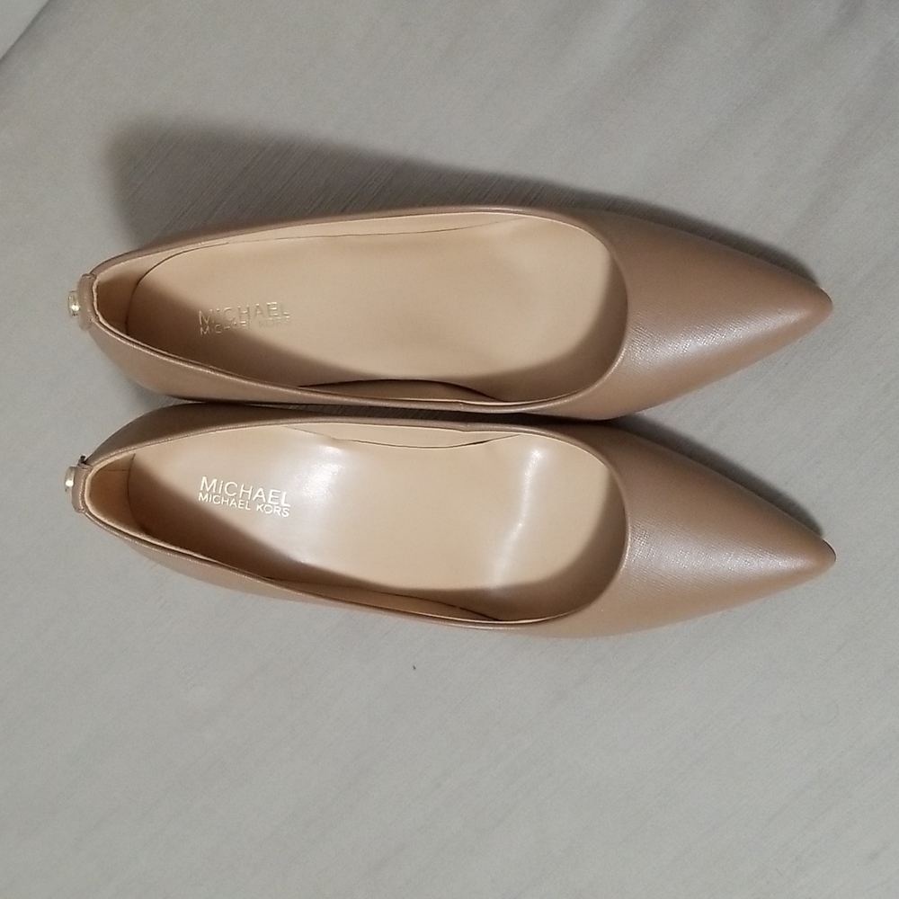 MICHAEL KORS Dorothy flex pointed toe heel. 8M. NEW!